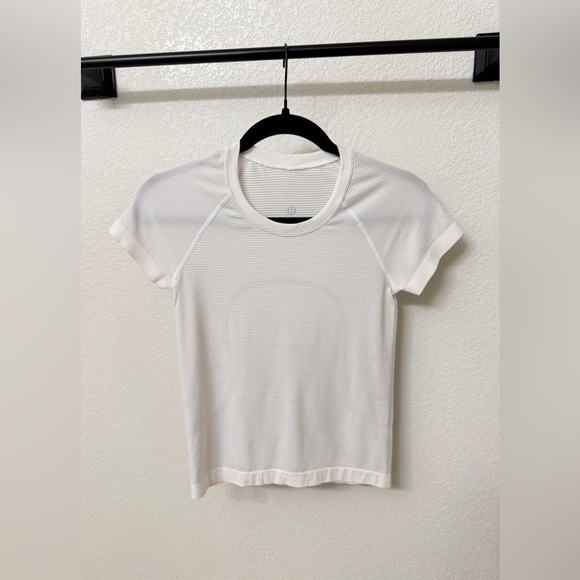 Lululemon Swiftly Tech Short-Sleeve Shirt 2.0 Waist Length white - Picture 2 of 6